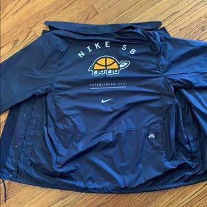 Nike SB Turtle Logo coached jacket. Men’s.